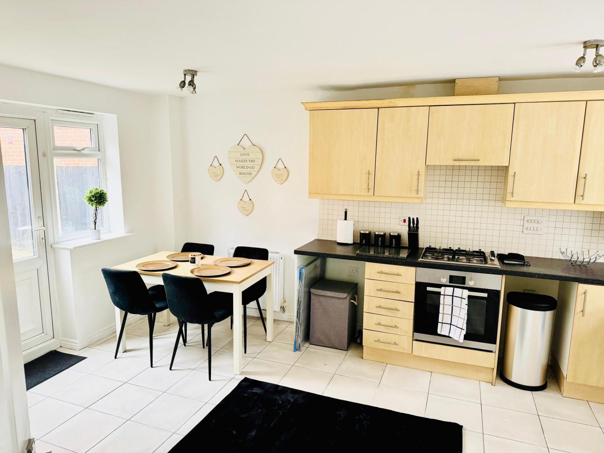 Harmony House 3 Bedroom New Build For Families, Contractors, Black Country Museum Sleeps 6 Tipton Eksteriør billede