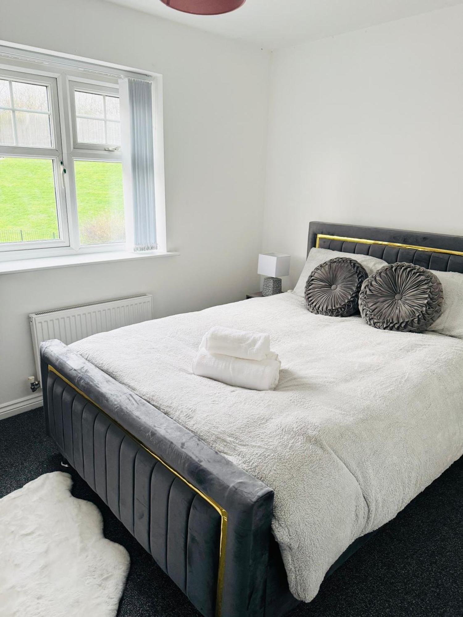 Harmony House 3 Bedroom New Build For Families, Contractors, Black Country Museum Sleeps 6 Tipton Eksteriør billede