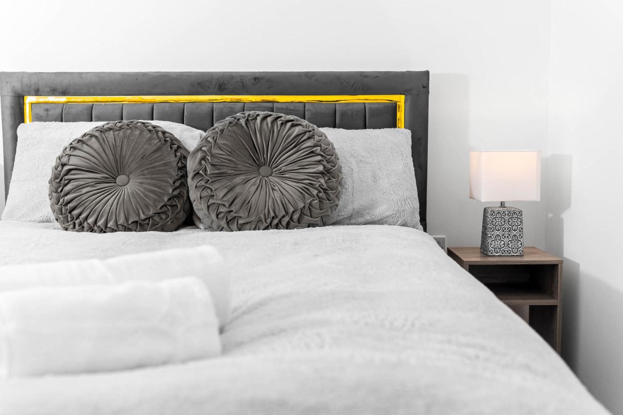 Harmony House 3 Bedroom New Build For Families, Contractors, Black Country Museum Sleeps 6 Tipton Eksteriør billede